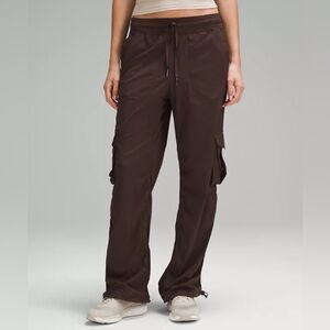Women’s Lululemon Dance Studio Relaxed-Fit Mid-Rise
Cargo Pant Espresso Sz Small